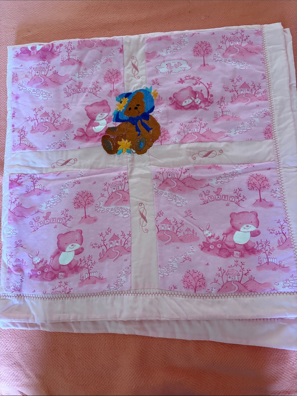 NWOT. Handmade baby quilt 38 x 38